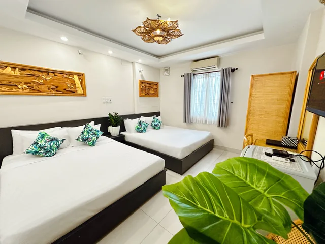 غرفة عائلية رباعية بسريرين كوين، Calmette Hotel 5/6