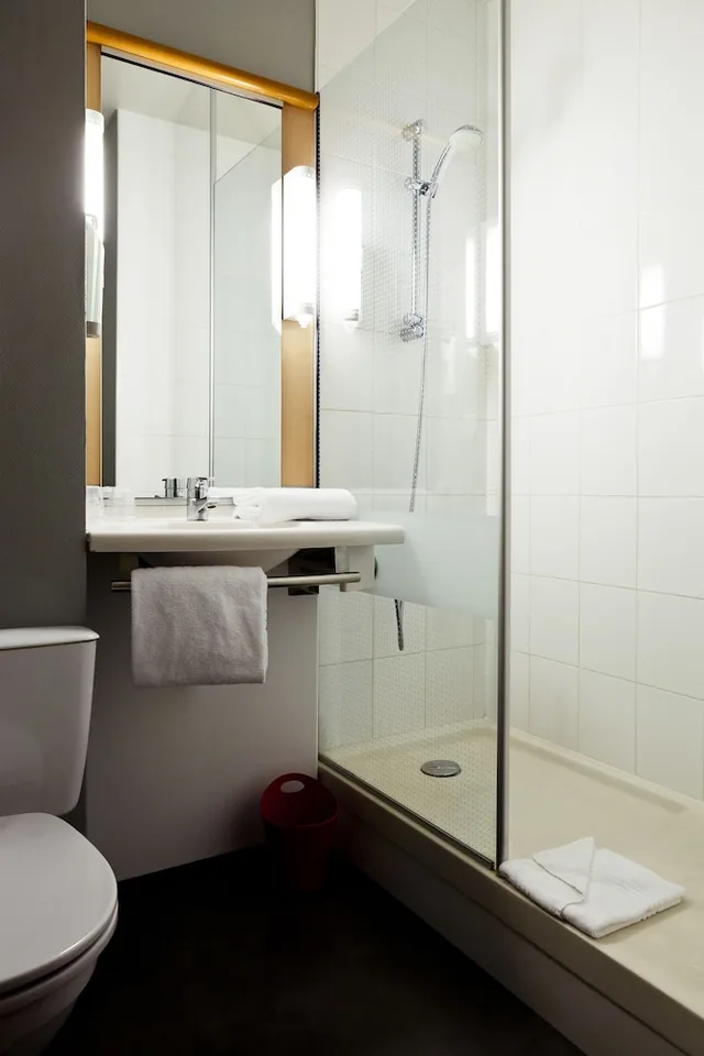 غرفة بسريرين منفصلين، Ibis Lyon Nord 9/10