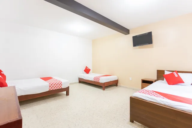 Standard Quadruple, OYO Hotel Emperador, Oaxaca 1/4