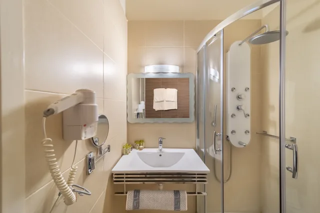 غرفة ديلوكس بسرير كوين بإطلالة على البحر مع أريكة، Hotel Agia Markella 10/10
