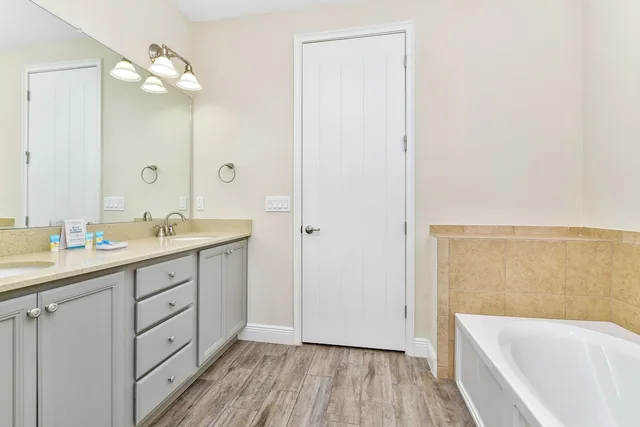 كوخ إليت بسريرين كينج وسريرين كوين بـ6 غرف نوم، Margaritaville Cottages Orlando with H2O Waterpark by Rentyl 6/6