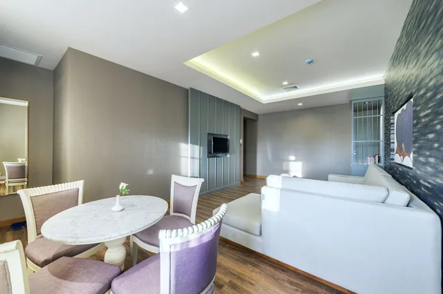 جناح بسرير مزدوج وسريرين منفصلين بغرفتي نوم، Royal Rattanakosin Hotel 5/8