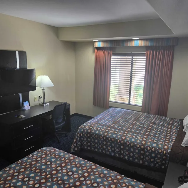 جناح بسريرين كوين، Karnes City Lodge 1/3