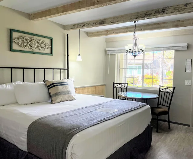 Garden, King Bed، Sky Ranch Lodge 2/6