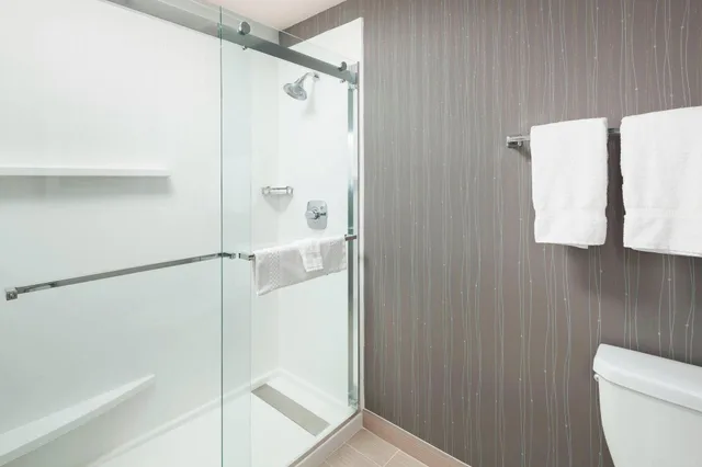 جناح بشرفة بغرفة نوم واحدة، Courtyard by Marriott Pensacola 2/2