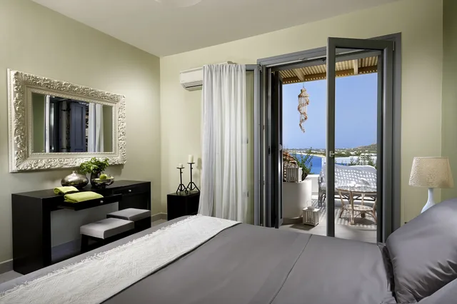 فيلا جونيور بسرير مزدوج وسرير فردي بإطلالة على البحر بغرفة نوم واحدة بمسبح خاص، Villa Paradise 1/2