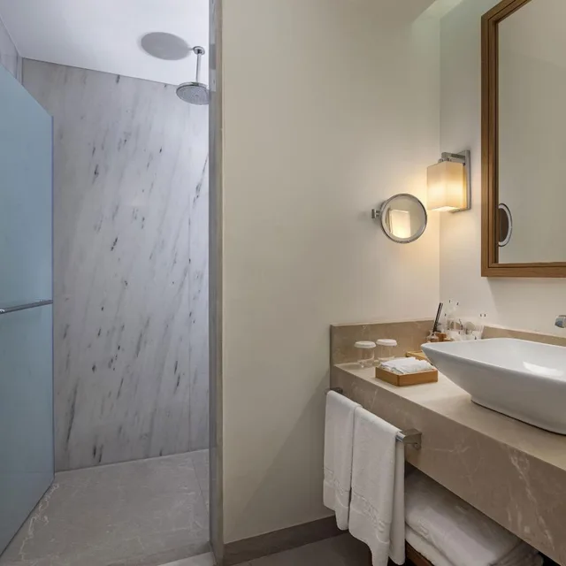 غرفة قياسية بإطلالة جزئية على البحر، Titanic Luxury Collection Bodrum 6/7
