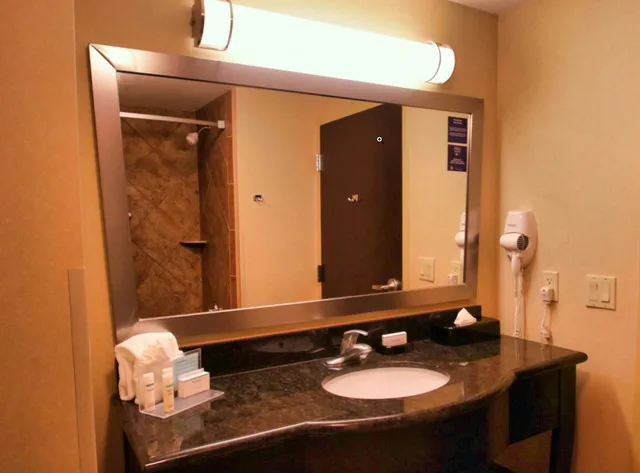 غرفة بسرير كينج، Hampton Inn & Suites Jacksonville - Beach Boulevard/Mayo Clinic Area 5/9