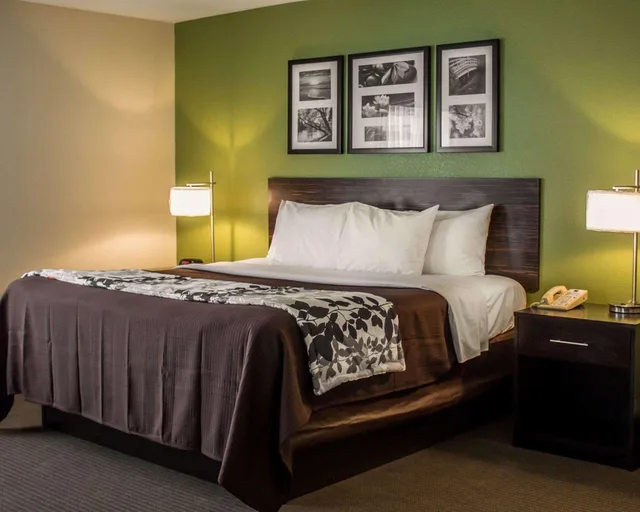 غرفة بسرير كوين، Sleep Inn Sandusky, OH 2/2