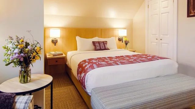 غرفة بسرير كوين بمطبخ لذوي الإعاقة، The Essex Vermont S Culinary Resort Spa 3/8