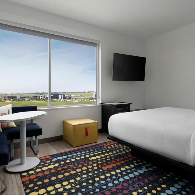 Room, King Bed, Bathtub, Accessible, Aloft Waukee 1/1
