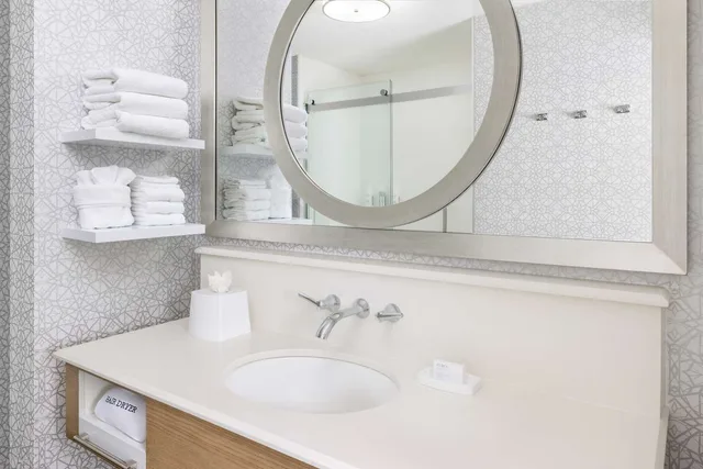 غرفة بسرير كينج بإطلالة على النهر، Hampton Inn & Suites Napa 4/4