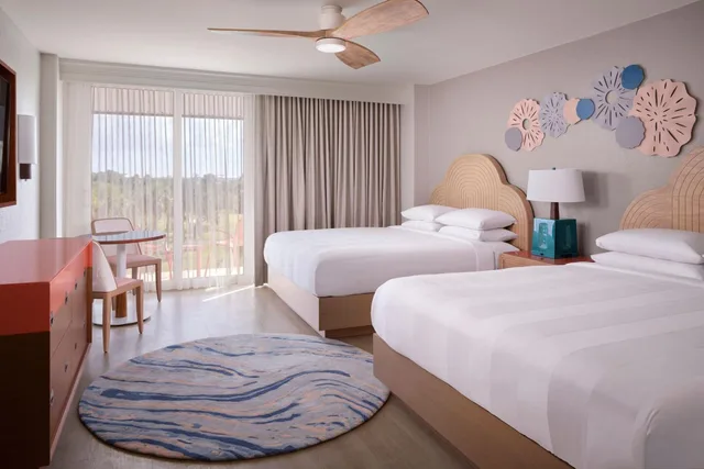 Resort, Guest Room, King Bed, Resort View, Balcony, Main Building، Marriott Hutchinson Island Resort & Beach Villas, Golf & Marina 1/5