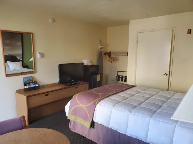 Room, Queen Bed, Main House, Accessible، Mission Inn San Luis Obispo 2/2