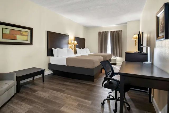 Room, 2 Queen Beds, Quality Inn & Suites Lafayette 2/3
