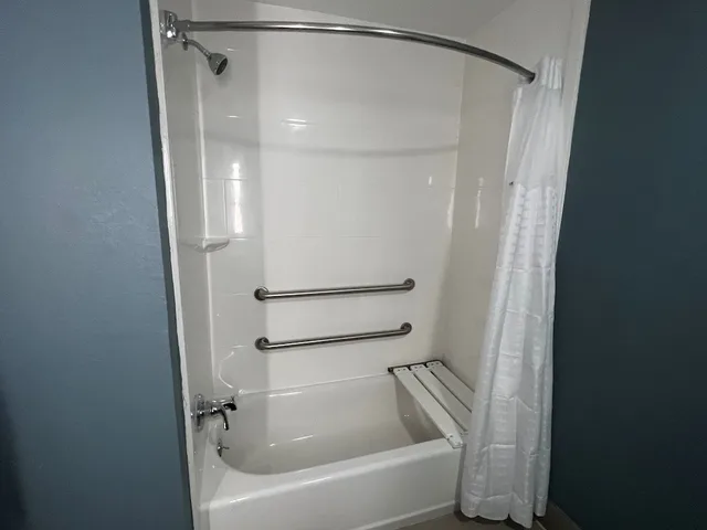 غرفة بسريرين كوين لذوي الإعاقة، Wingate by Wyndham College Station TX 6/7