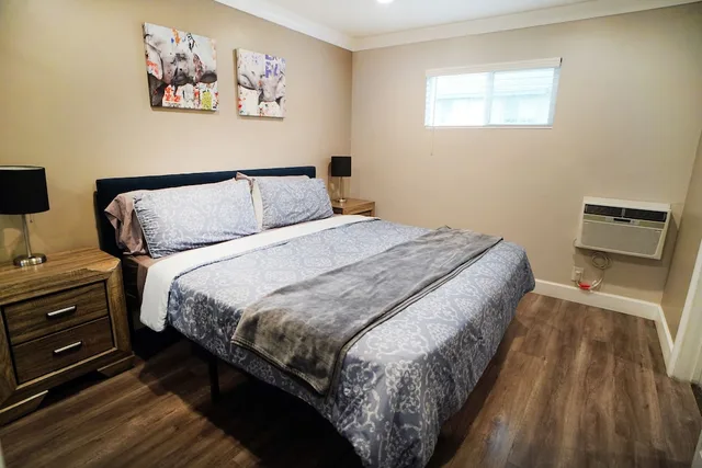 شقة تنفيذية بسرير كينج مع أريكة، Anaheim Executive Inn Suites 1/2