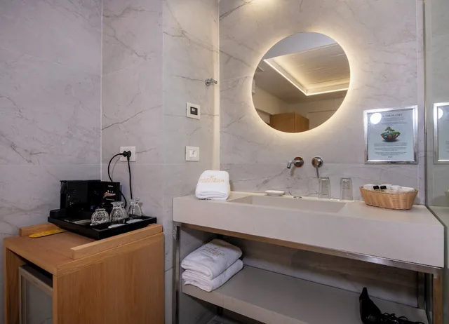 غرفة سوبيريور بسرير مزدوج بإطلالة جزئية على البحر، Orpheas Resort - Adults Only 7/9