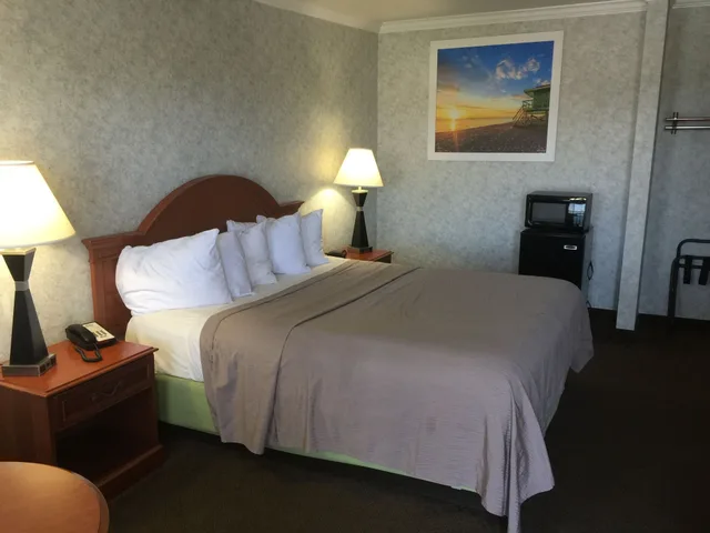 غرفة قياسية بسرير كينج للمدخنين، Days Inn By Wyndham Los Angeles Lax Redondo Manhattan Beach 7/10