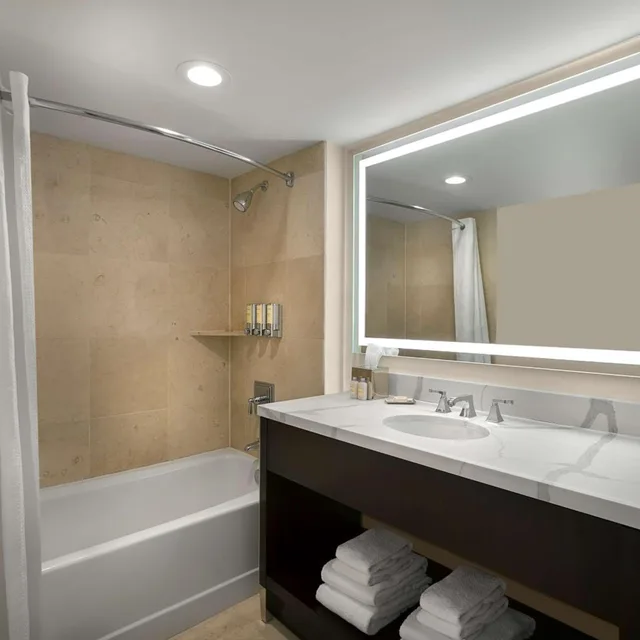 غرفة بسرير كوين، The Chase Park Plaza Royal Sonesta St. Louis 3/4