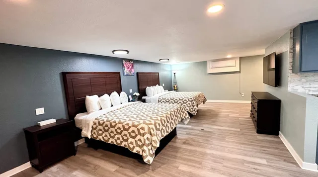 Family, Basement, Apartment, 2 Queen Beds، ANNIE OAKLEY MOTEL OAKLEY 1/3