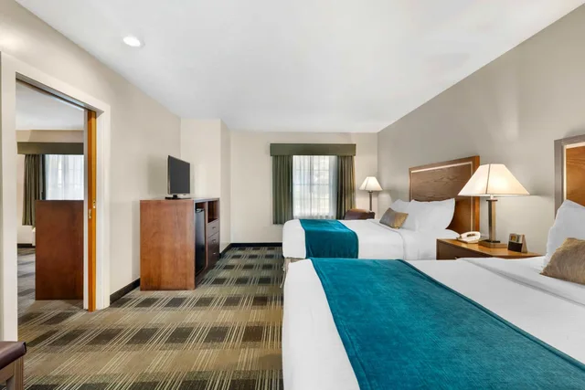جناح بسريرين كوين مع أريكة، Best Western Plus Cold Spring 1/3