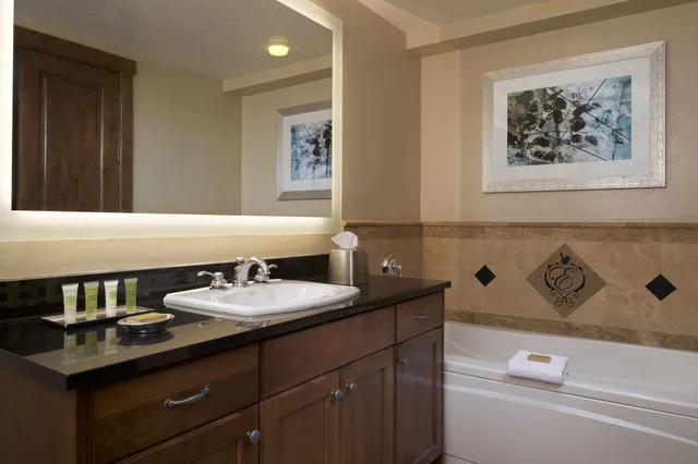جناح بسريرين كينج بغرفتي نوم مع أريكة، Hilton Grand Vacations Club Sunrise Lodge Park City 8/8