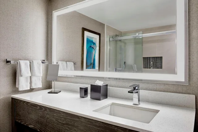 جناح بسرير كينج وسرير مزدوج، Ventura Beach Marriott 5/6