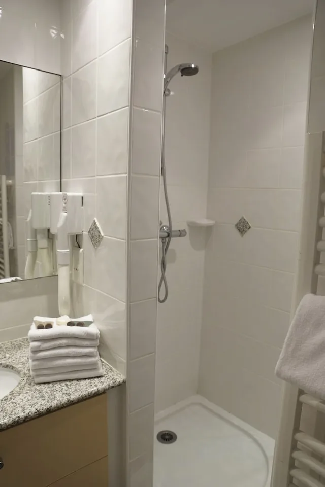 شقة بسريرين منفصلين بغرفة نوم واحدة مع أريكة، RESIDENCE REINE MARINE 3/4