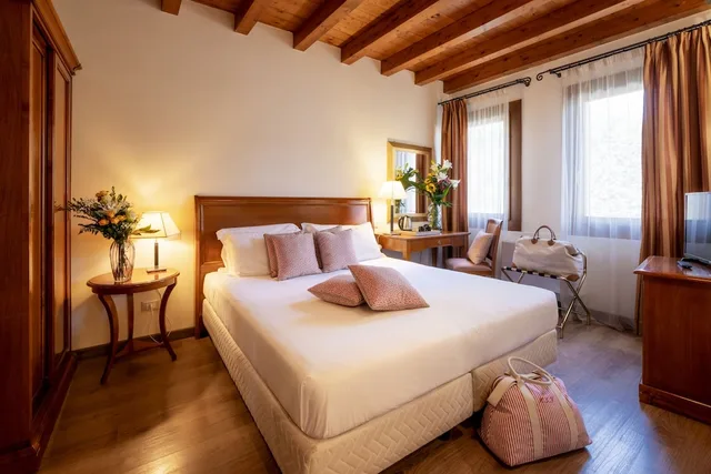 Classic, Double Bed, Venice Resort 2/7