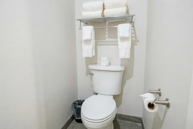 Premium Two Queen Room with Balcony، Hotel Lydia 10/10
