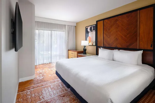جناح بسرير كينج بإطلالة على الجبل مع أريكة لذوي الإعاقة، Hilton Sedona Resort At Bell Rock 1/2
