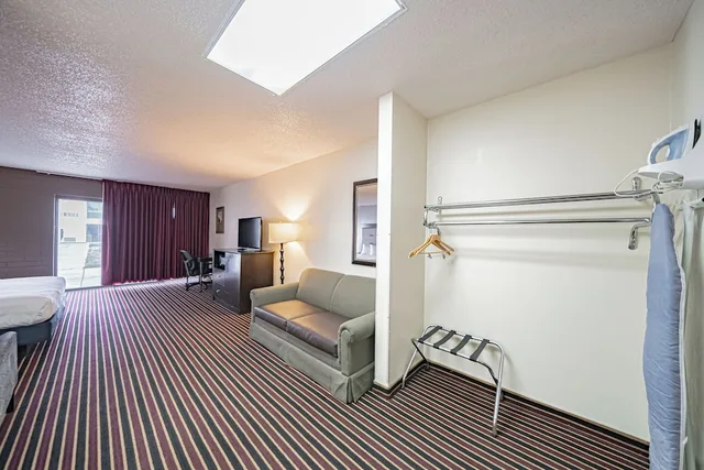 جناح بسرير كينج، Studio6 Pocatello, ID 8/10