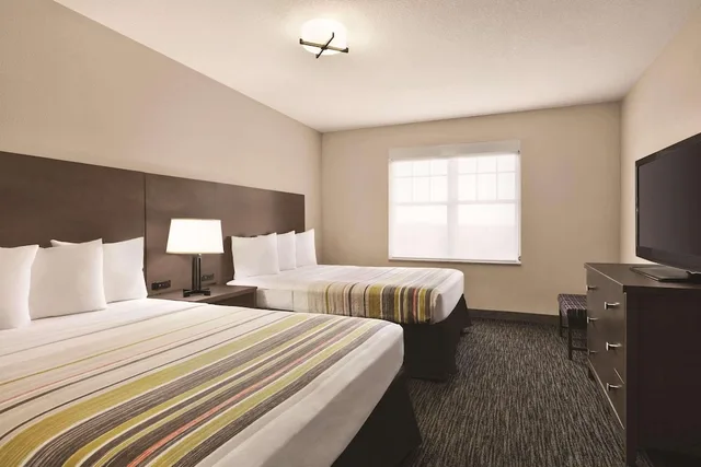 1 Bedroom, Premium, Suite, 2 Queen Beds, Accessible, Country Inn and Suites by Radisson Tampa/Brandon FL 1/2