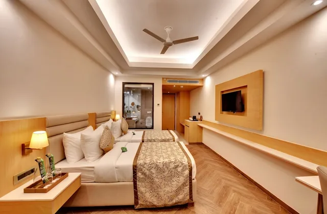 غرفة سوبيريور بسرير كينج، Click Collection Lucknow 3/4