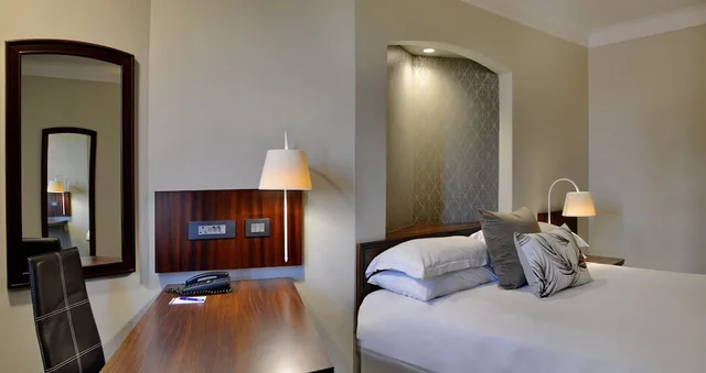 غرفة تنفيذية بسرير كوين، ANEW Hotel Centurion Pretoria 3/6