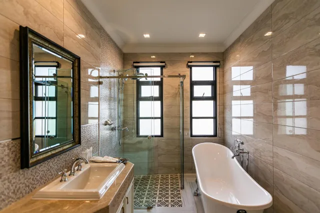 Suite, King Bed, Merchant Villa 7/8