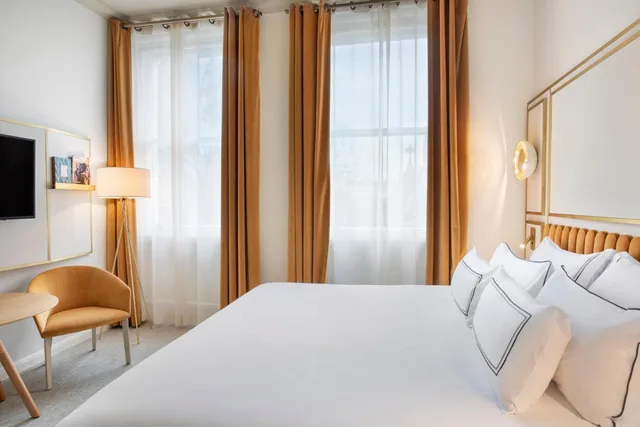 Junior Suite, Sofa, Melia London Kensington Member of Melia Collection 2/10