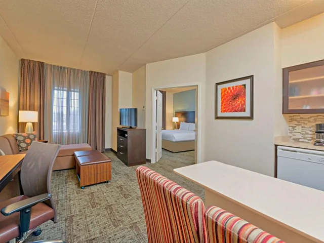 1 Bedroom, Suite, King Bed, Staybridge Suites Bismarck 4/5