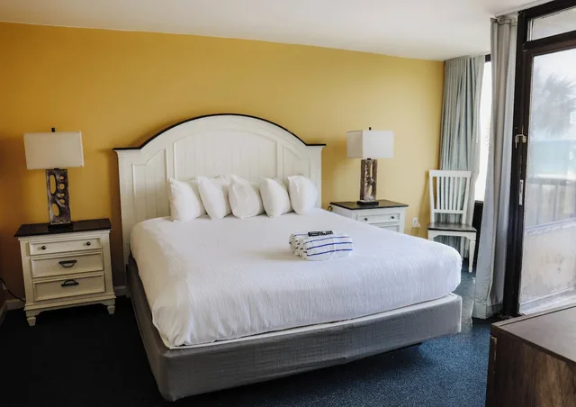 2 Bedrooms, Suite, King and Twin Beds, 2 Queen Beds, Ocean Front، Ocean Club Resort Myrtle Beach 7/10