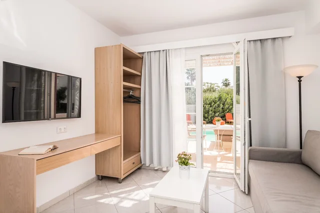 Exclusive, Swim Up, Studio, Suite, Twin Beds, Sofa، Hydrele Beach 2/3