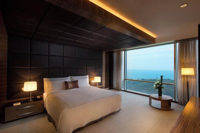 جناح رئاسي بسريرين كينج، INTERCONTINENTAL QINGDAO 2/2