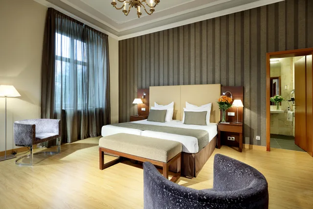 Junior Suite, Queen Bed, Eurostars Park Maximilian 2/3