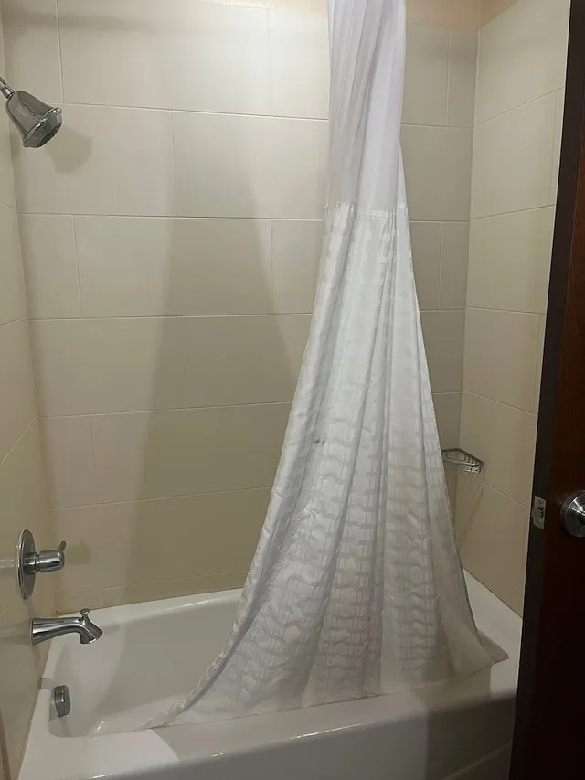 جناح بسرير كينج وسريرين مزدوجين مع أريكة لذوي الإعاقة، Comfort Suites Cotulla Near I-35 3/4