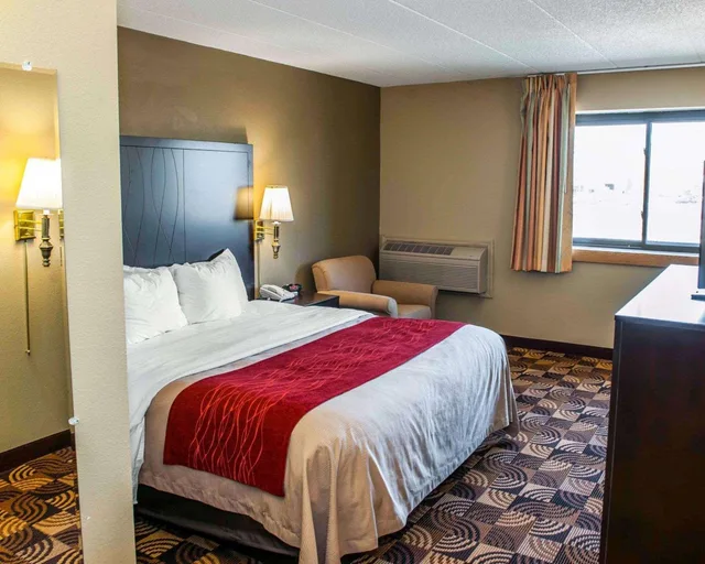 غرفة بسرير مزدوج، Comfort Inn & Suites Indianapolis Northwest - College Park 2/6