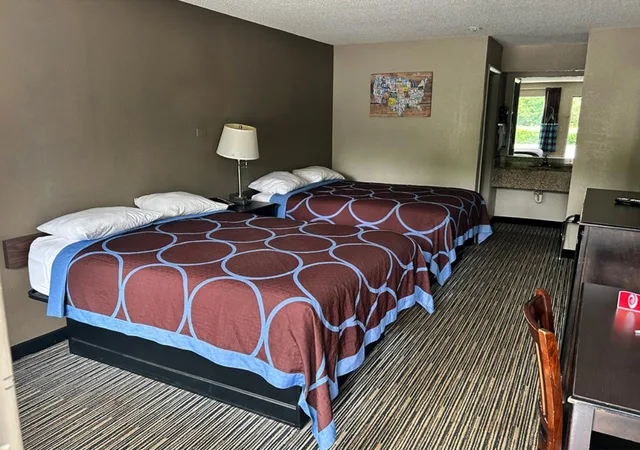 غرفة رباعية بسريرين كوين، Econo Lodge Elberton, GA 1/3