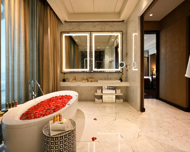 جناح فاخر، TAJ SANTACRUZ 3/3