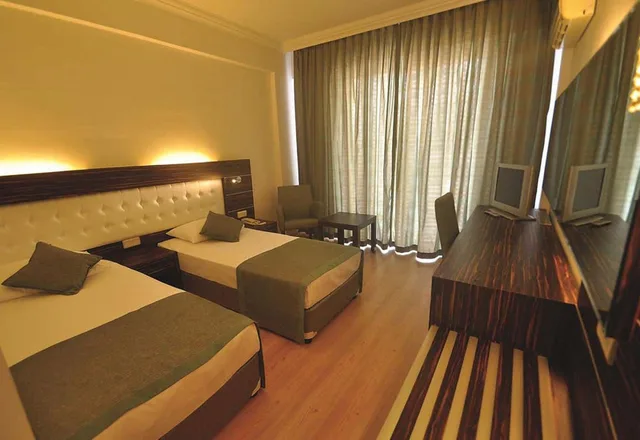 غرفة قياسية ثلاثية، Sunny Hill Alya Hotel 4/8