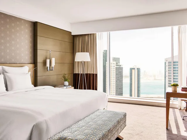 جناح ديلوكس تنفيذي بسرير كينج، Pullman Doha West Bay 3/5