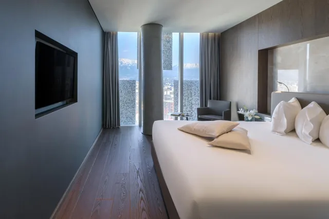 جناح بسرير كوين، Maritim Hotel Plaza Tirana 1/1